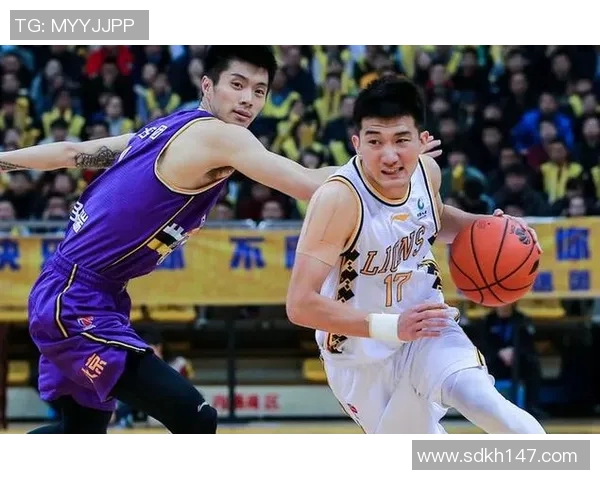 重庆篮球队在精英赛积分榜上以61分稳居第一名表现出色